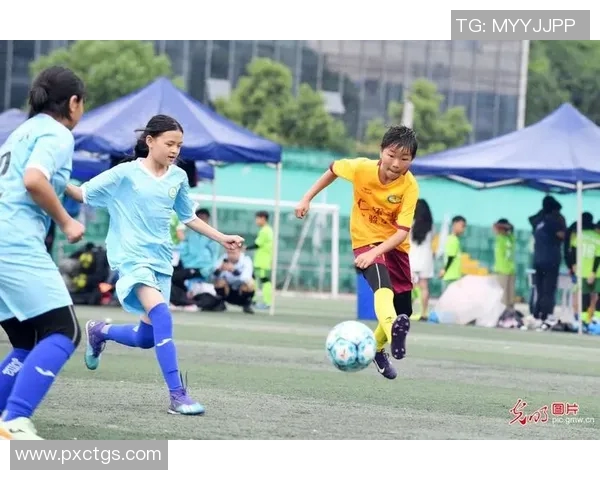 圣保罗足球球星闪耀绿茵场展现激情与荣耀追逐梦想